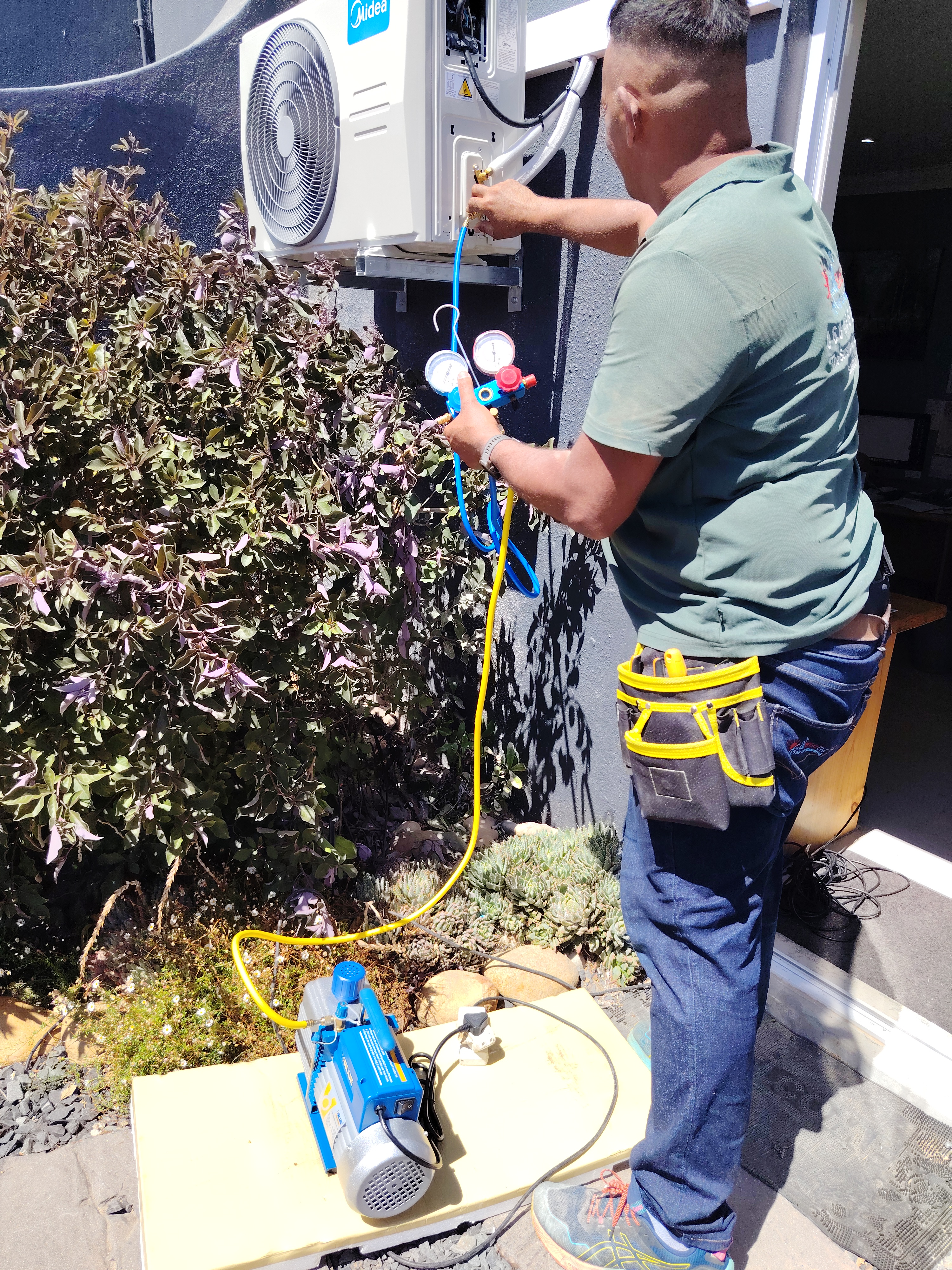 Air conditioner fault finding and repair work by Airsense Airconditioning