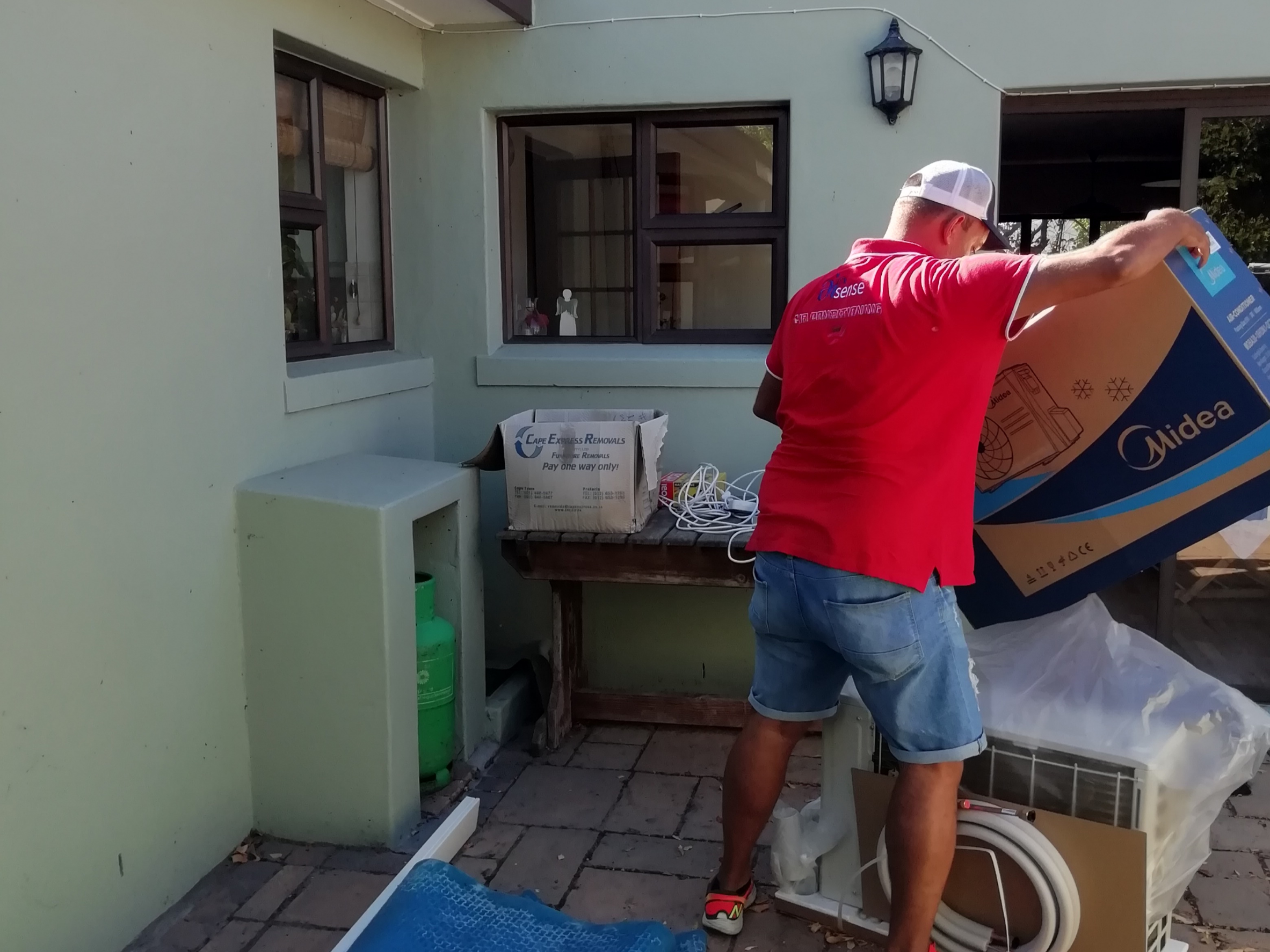 Unboxing the Midea inverter air conditioner in Cape Town
